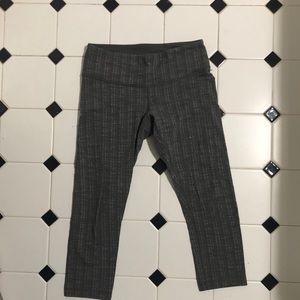 Lululemon grey Size 4 Crops